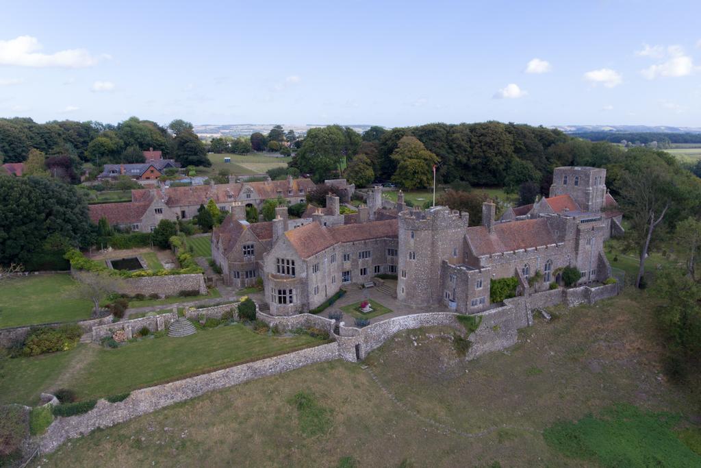 Lympne Castle Cottages ไฮต์ ภายนอก รูปภาพ