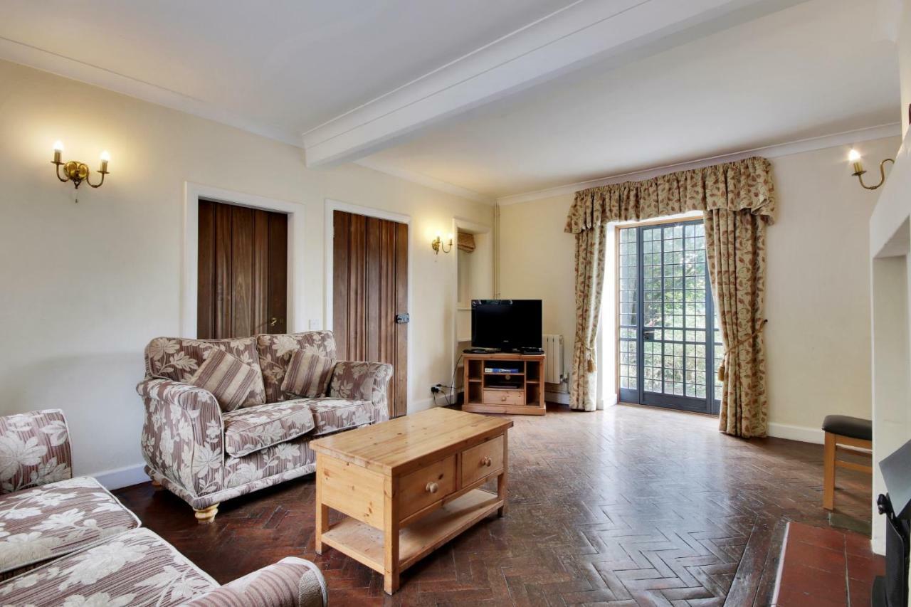 Lympne Castle Cottages ไฮต์ ภายนอก รูปภาพ