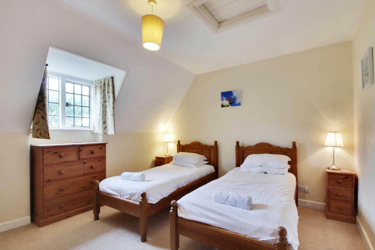 Lympne Castle Cottages ไฮต์ ภายนอก รูปภาพ